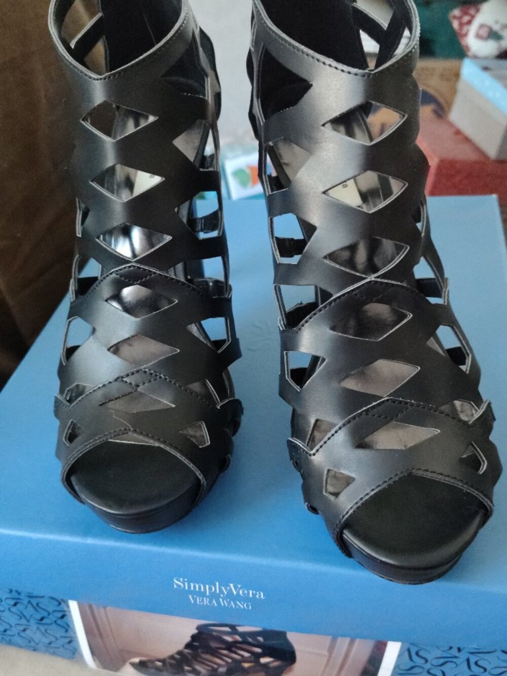 WOMENS BLACK STRAPPY VERA WANG NIB HEELS SIZE 8